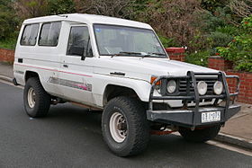 1991 Toyota Land Cruiser (HZJ75RV) 3-door wagon (2015-07-03) 01.jpg